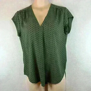 Fun 2 Fun Blouse Forrest Green Women’s Medium V Neck Cap Sleeve Front Pleat